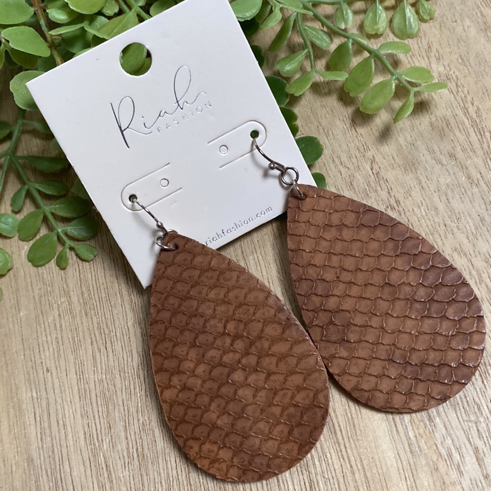 🎉HP🎉 Riah Fashion Faux Leather Teardrop Earrings 💗 Brown